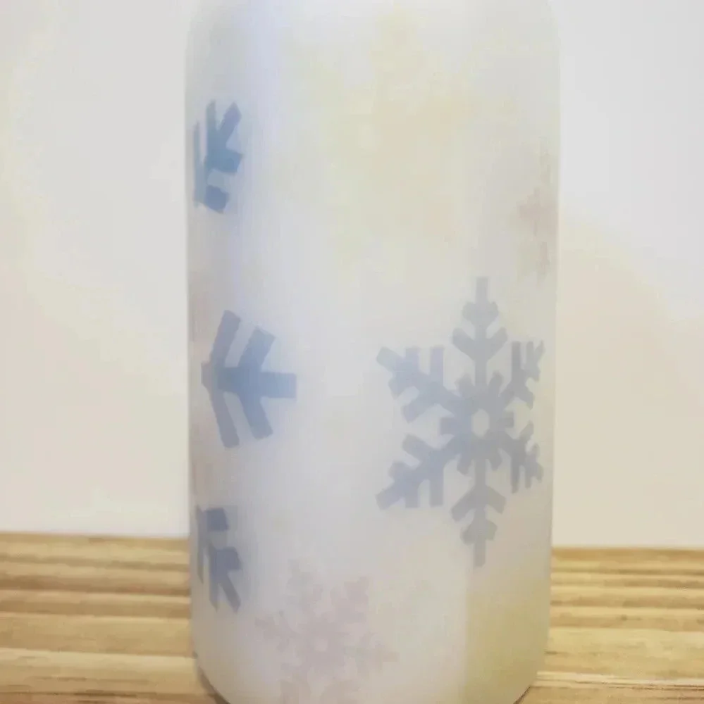 Season‎ to be freezin frosted glass cup includes lid and plastic straw
